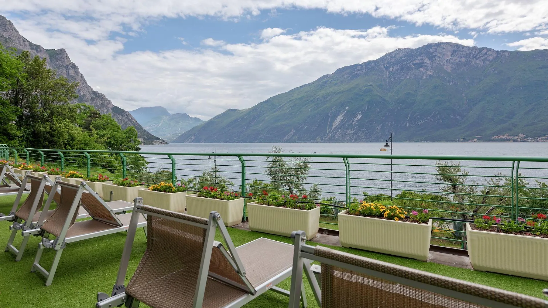 Hotel Alexander Limone sul Garda 4*,